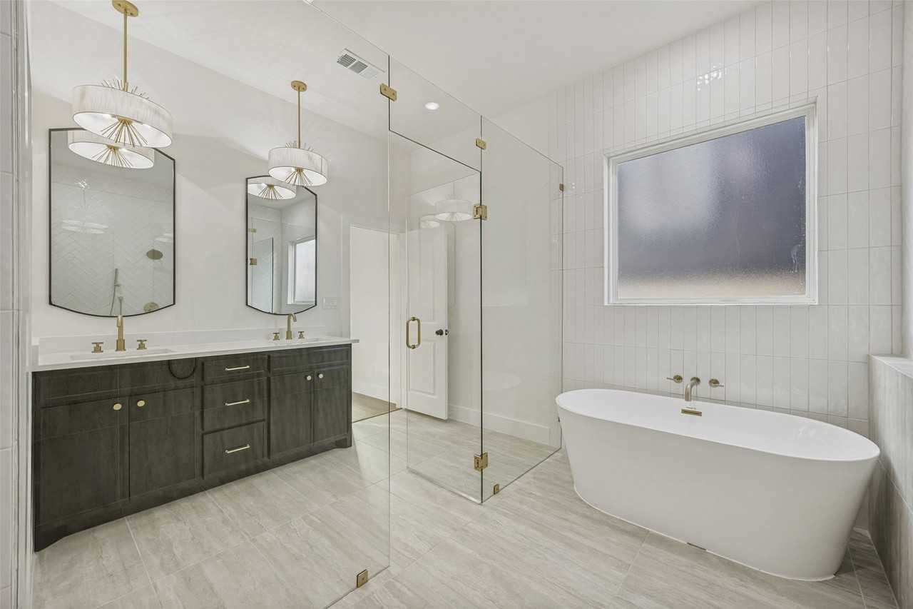 3910 Harlingen St - Photo 5 of 27