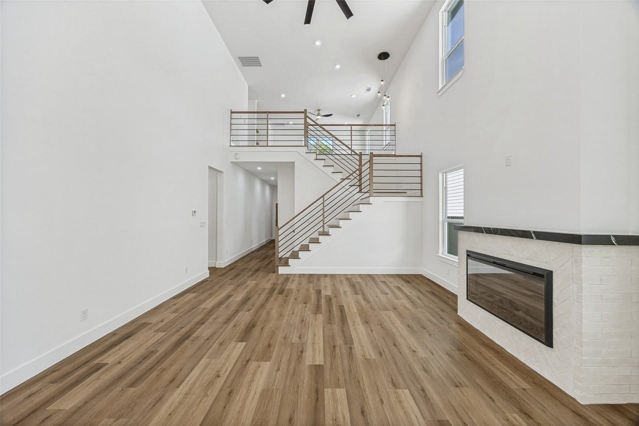 3910 Harlingen St - Photo 7 of 27
