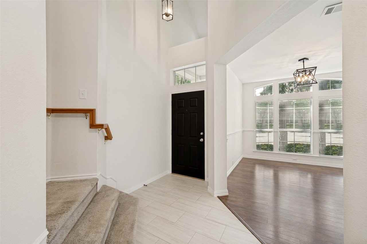 7086 Richmond Dr - Photo 2 of 28