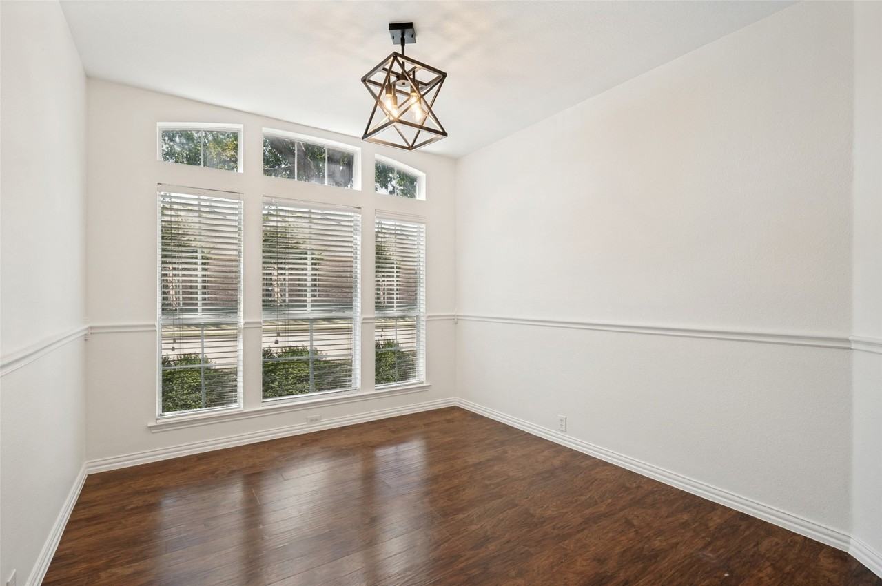7086 Richmond Dr - Photo 3 of 28