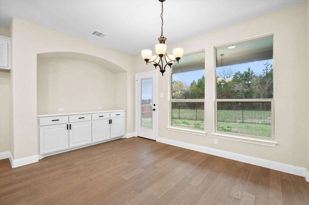 4434 Verbena St - Photo 7 of 40