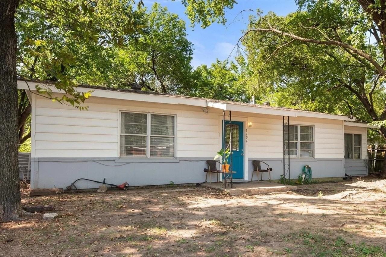 1704 Joyce St - Photo 2 of 16