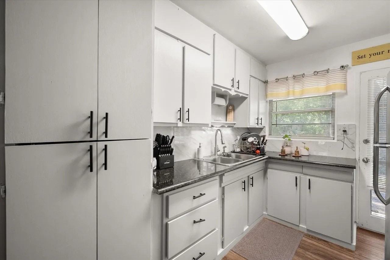 1704 Joyce St - Photo 4 of 16
