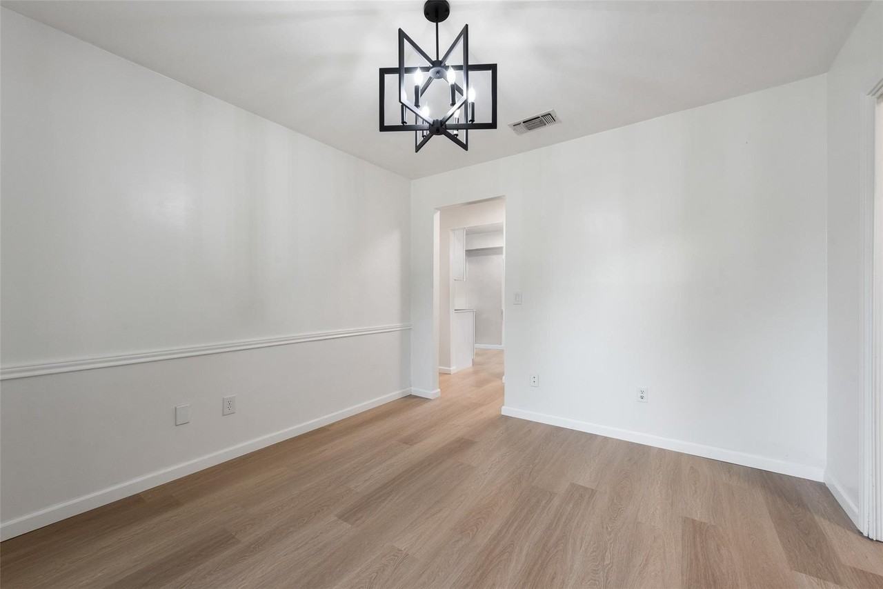 2307 Glen Forest Ln - Photo 3 of 20