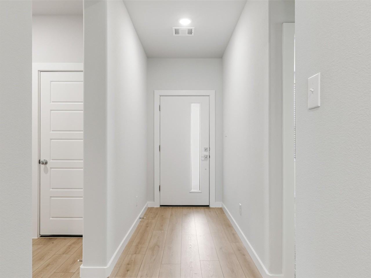 1136 Del Rio Dr - Photo 3 of 30