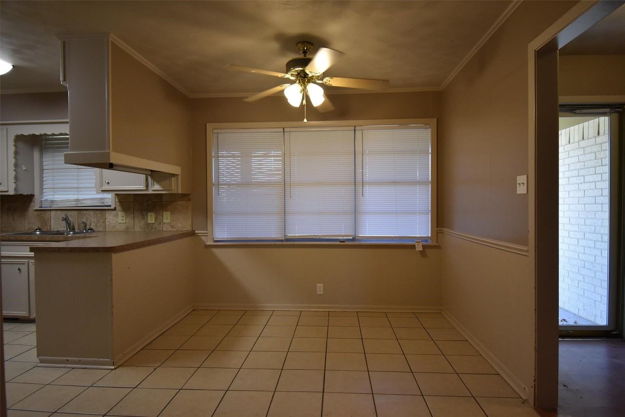 206 S Thomas St - Photo 3 of 9
