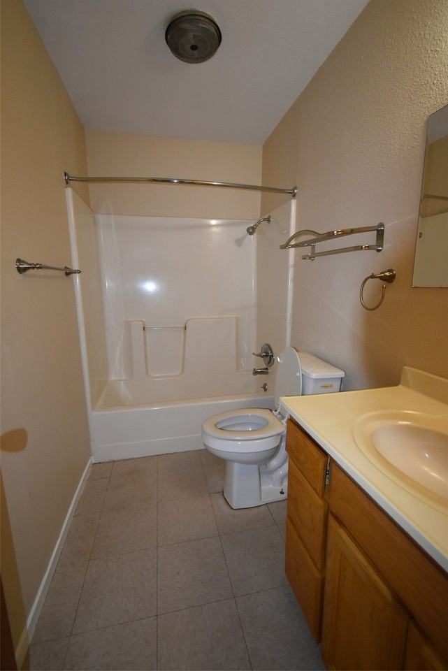 606 N Main St #A - Photo 7 of 9