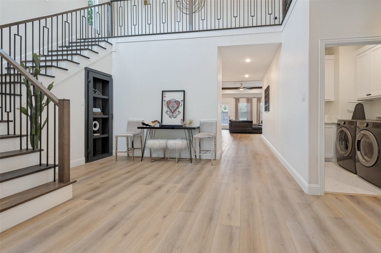 1805 Nomas St - Photo 2 of 25