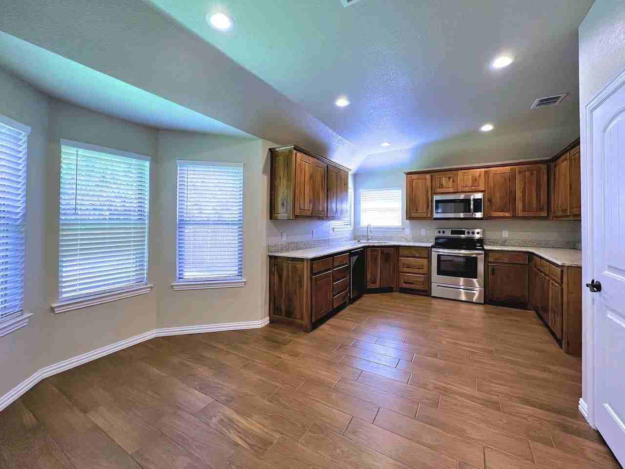 219 Clover Cir - Photo 5 of 21