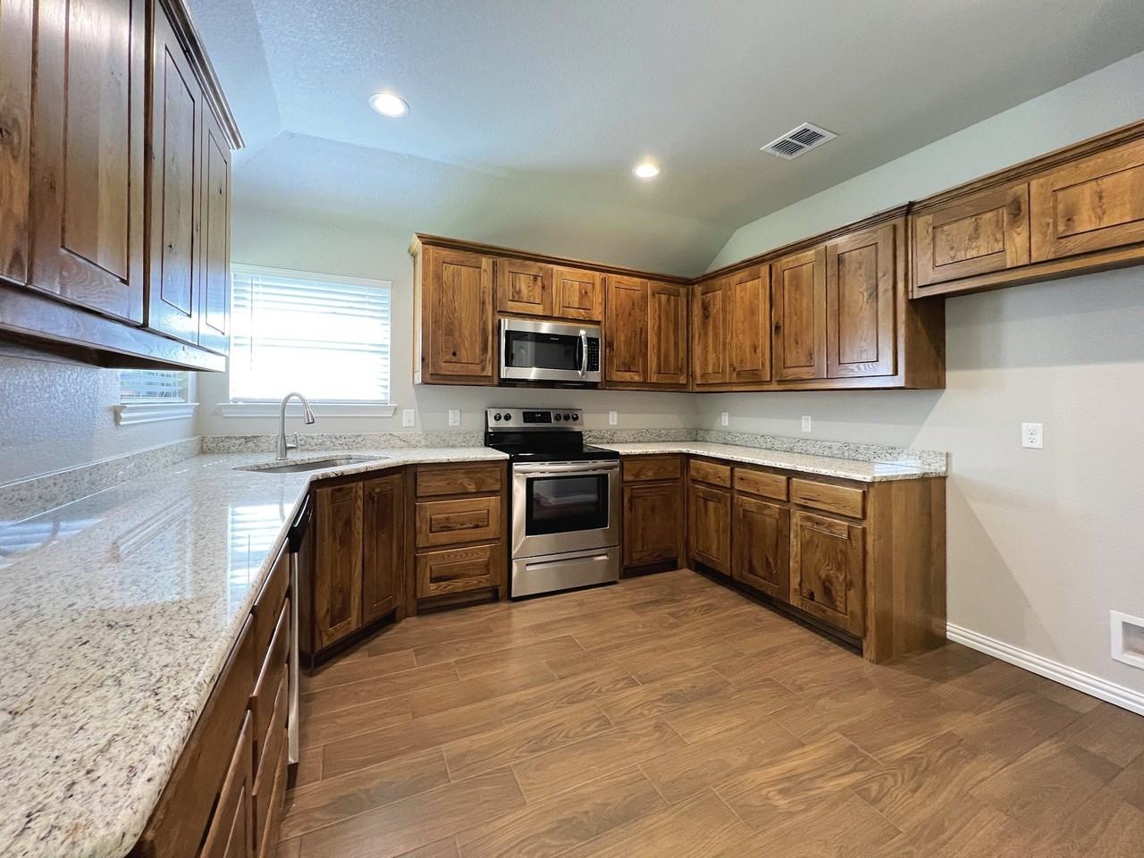 219 Clover Cir - Photo 6 of 21