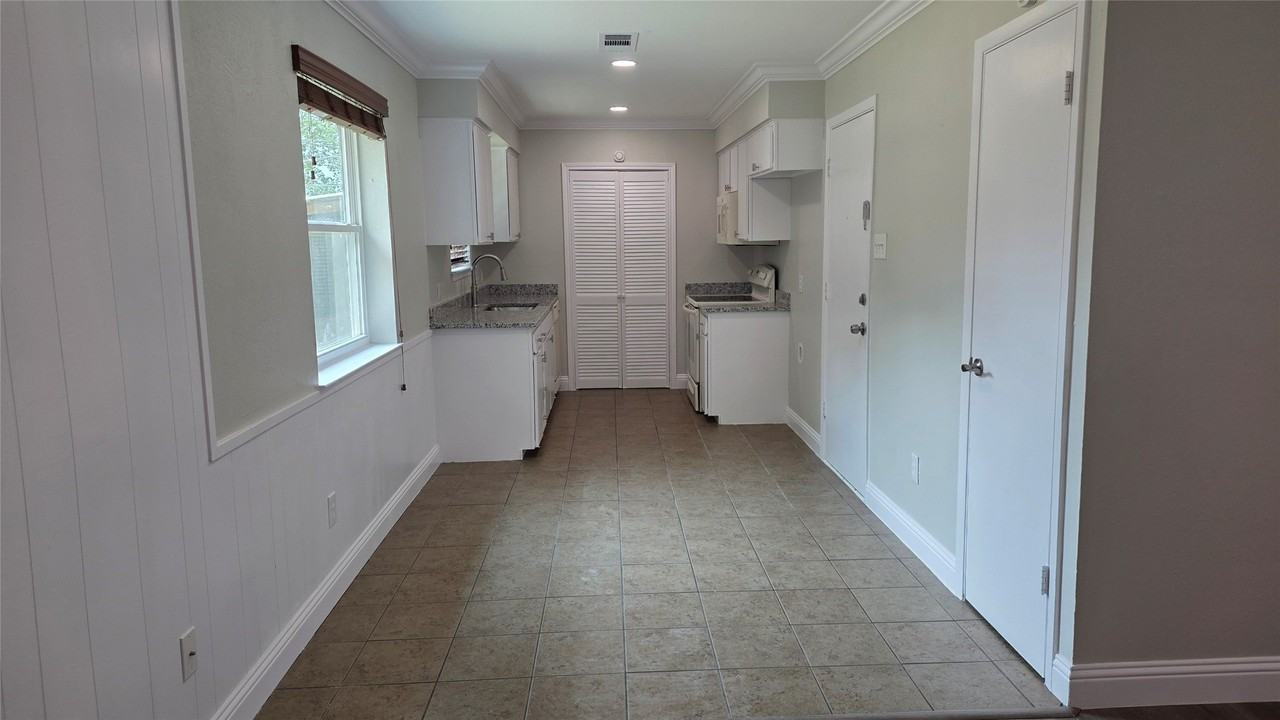 335 Springwillow Rd - Photo 5 of 21