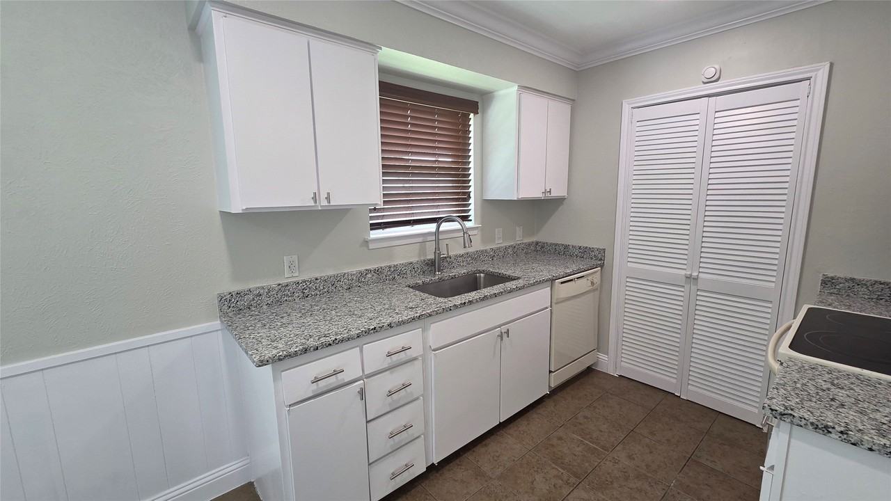 335 Springwillow Rd - Photo 6 of 21