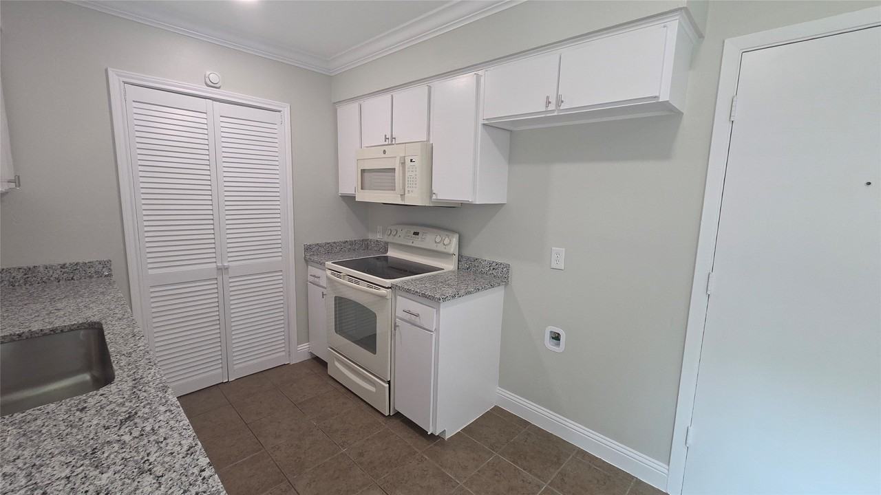 335 Springwillow Rd - Photo 7 of 21