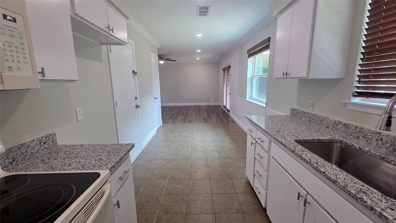 335 Springwillow Rd - Photo 7 of 21
