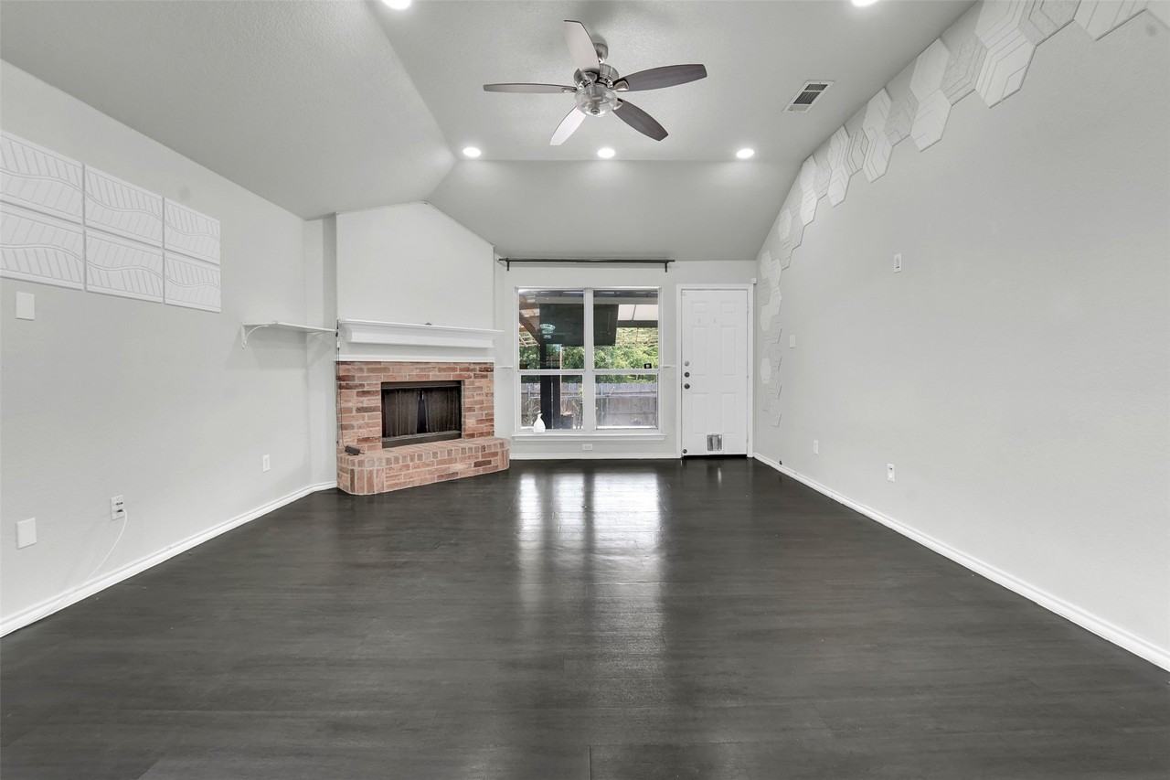 930 Timber Oaks Ln - Photo 4 of 23