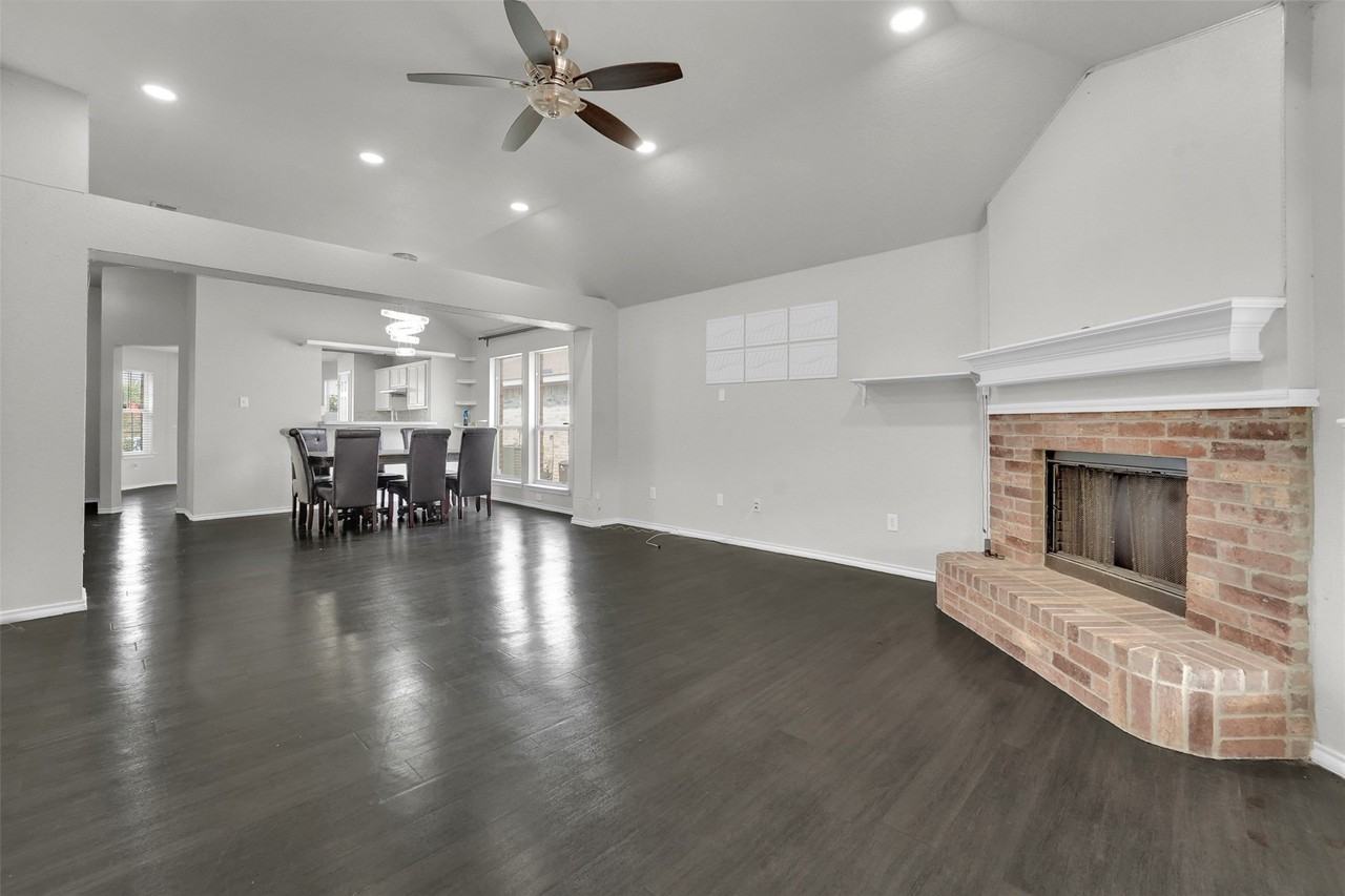 930 Timber Oaks Ln - Photo 5 of 23