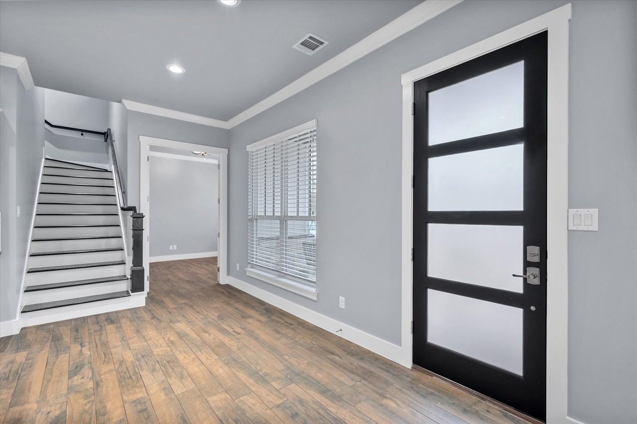 216 Alvarado St - Photo 3 of 30