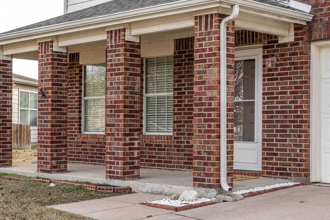 1017 Blue Jay Ln - Photo 2 of 24