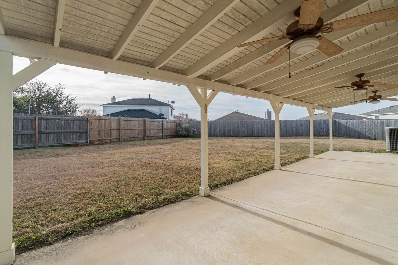 1017 Blue Jay Ln - Photo 4 of 24