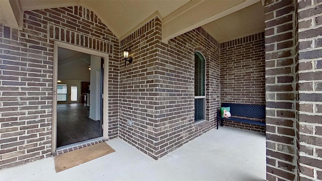 109 N Henrietta St - Photo 4 of 25