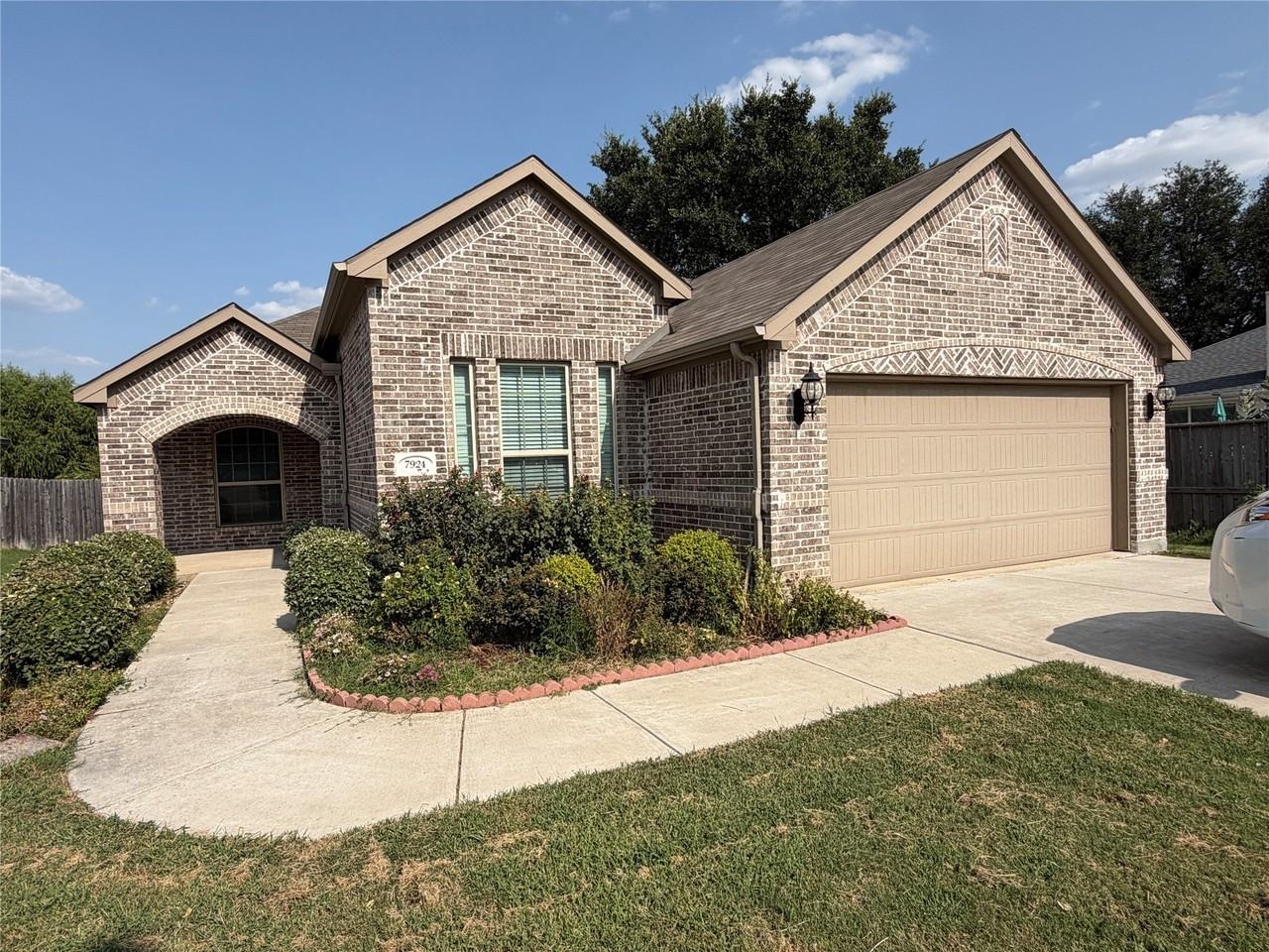 7924 Buttonwood Dr - Photo 2 of 30