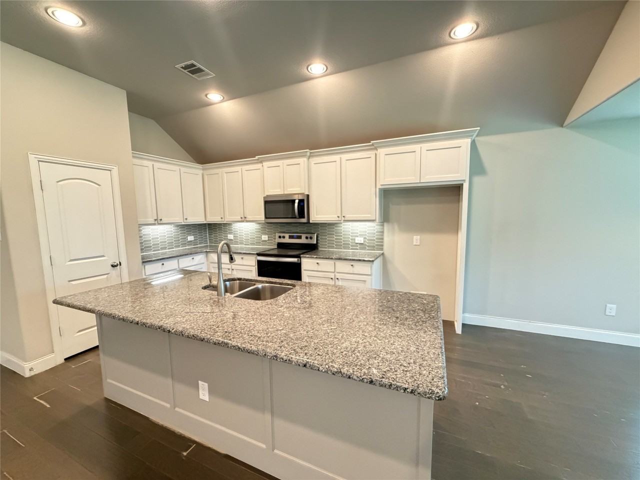 7924 Buttonwood Dr - Photo 7 of 30