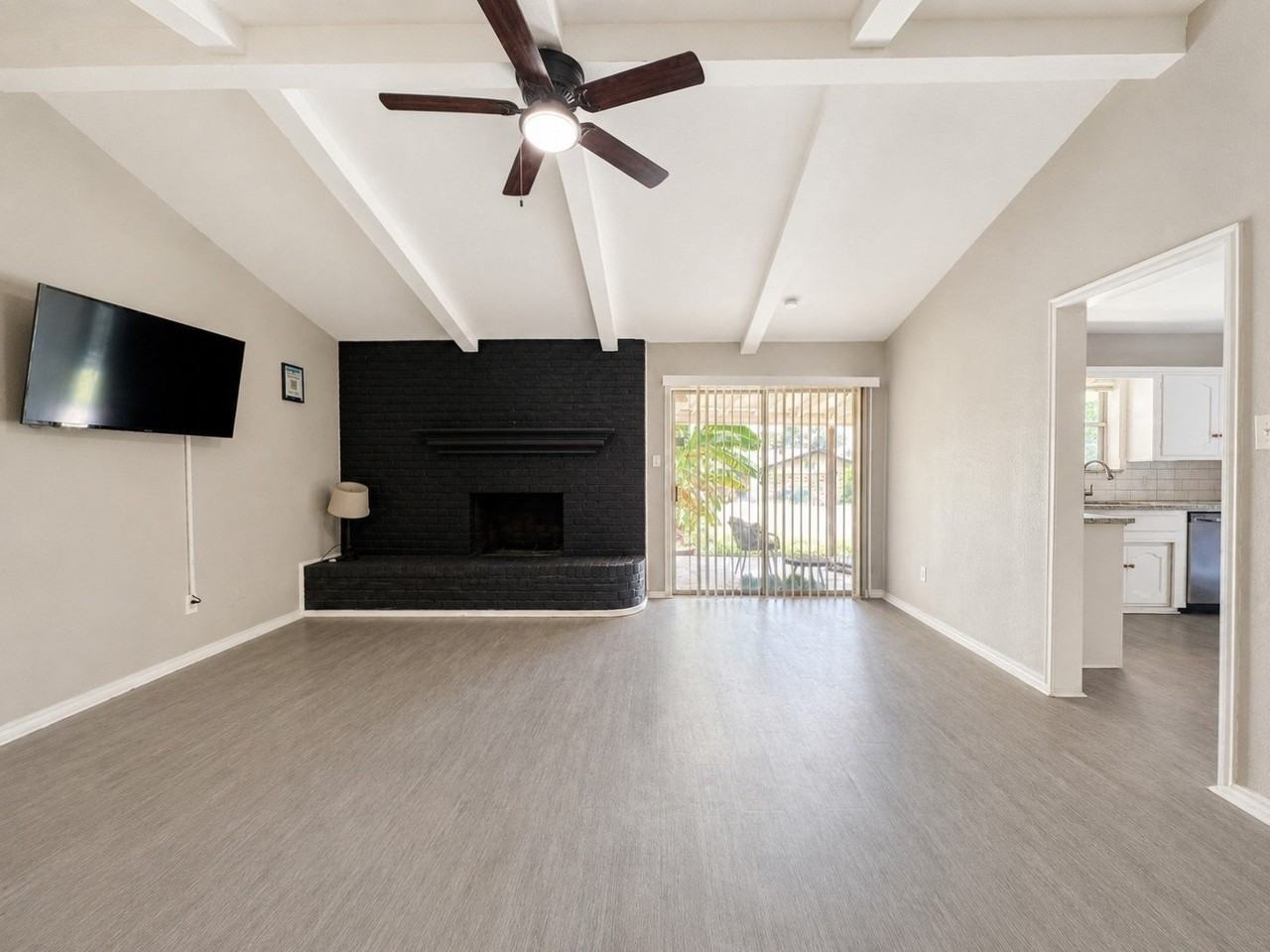 3709 Ashford Ave - Photo 5 of 27