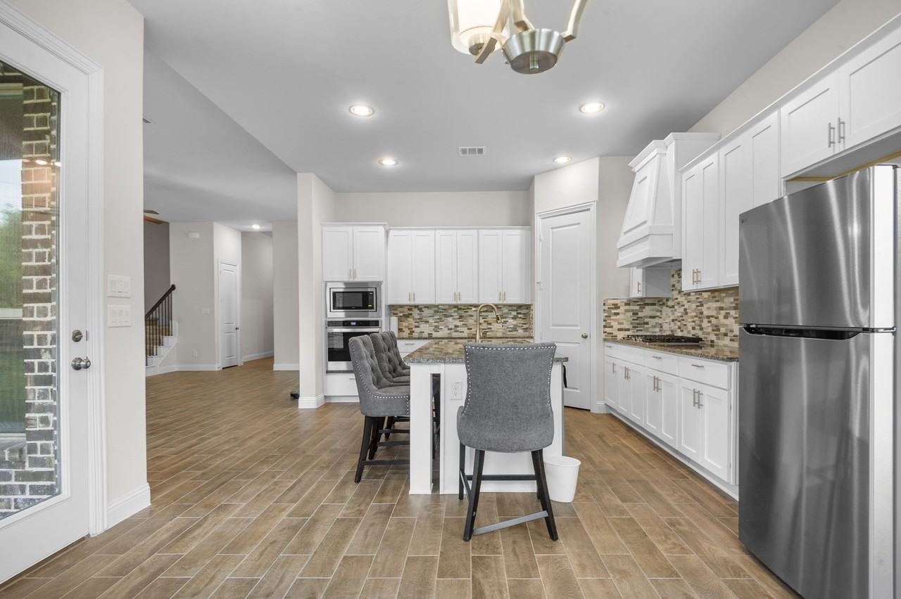 16050 Talamore Ln - Photo 5 of 37