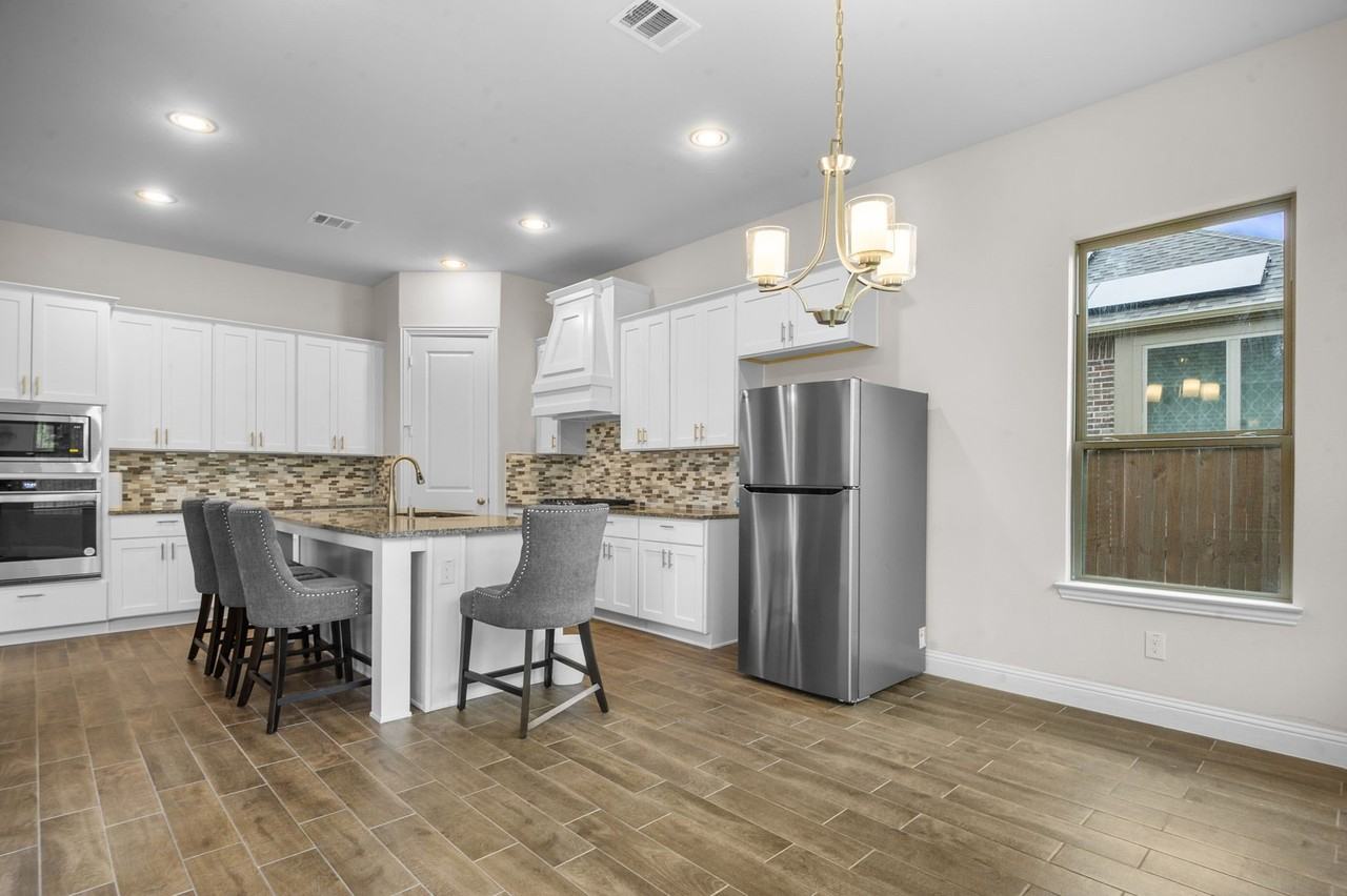 16050 Talamore Ln - Photo 6 of 37