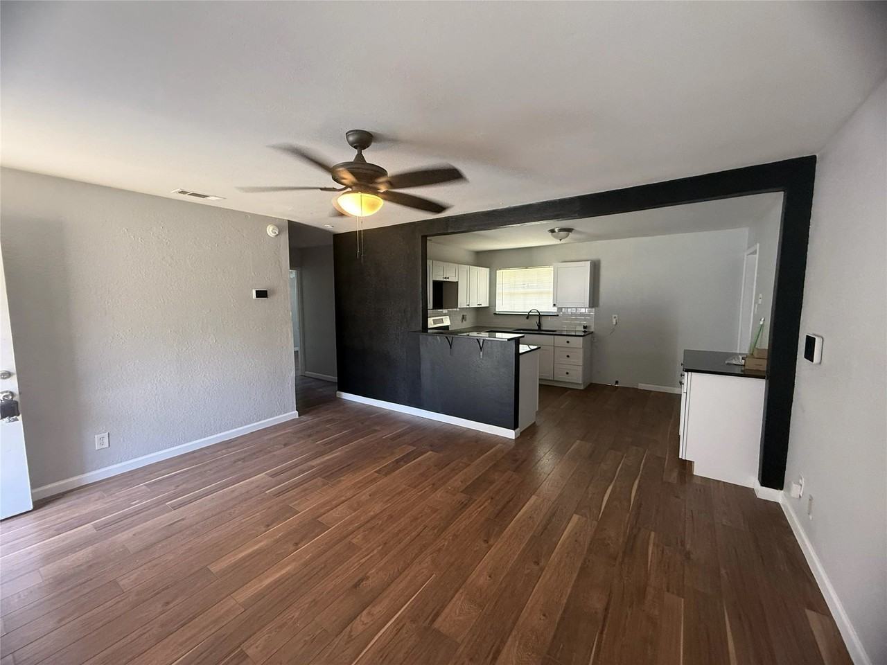 2374 Talco Dr - Photo 2 of 9