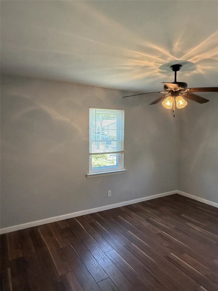 2374 Talco Dr - Photo 3 of 9