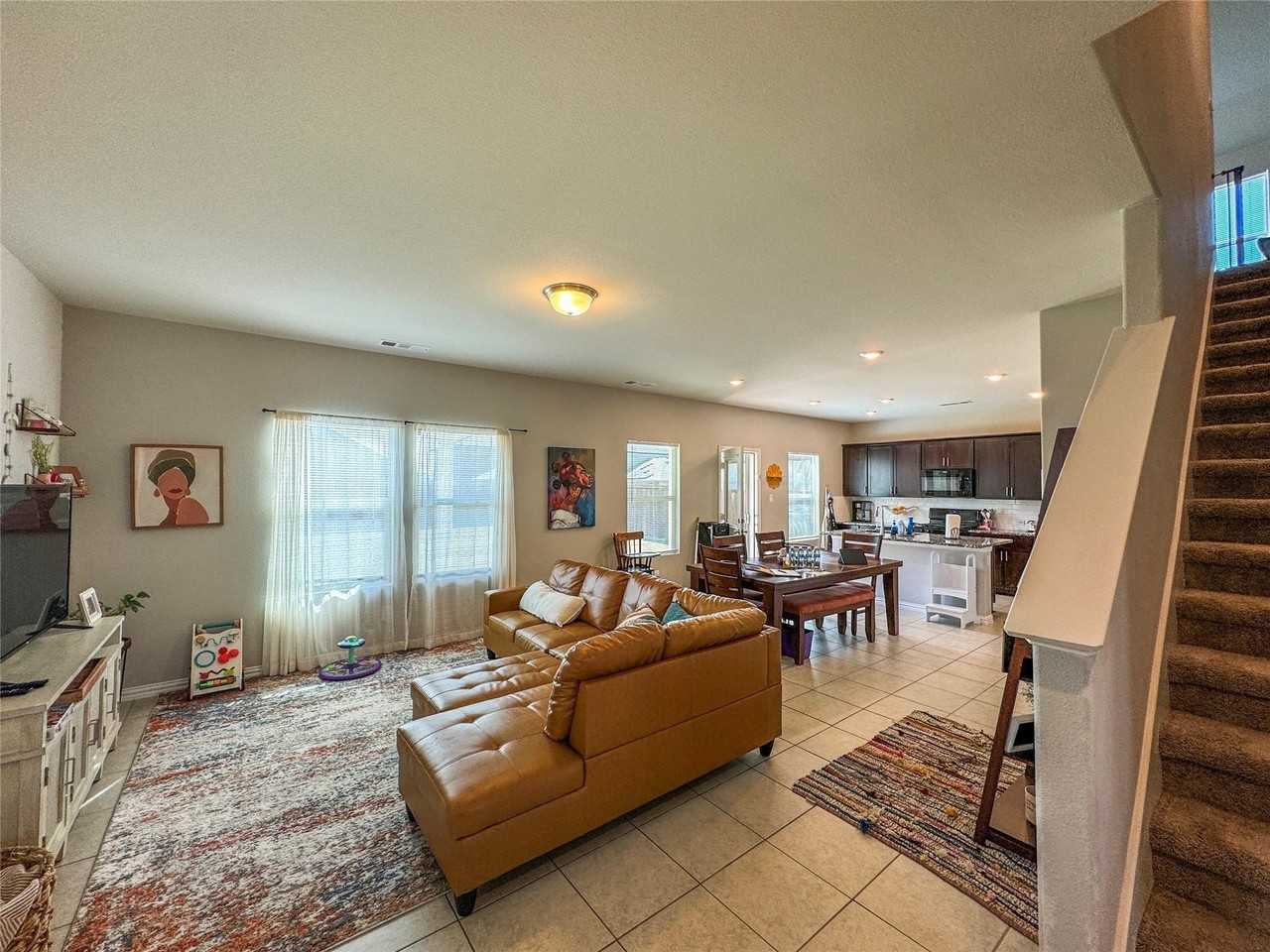 1335 Black Canyon Ave - Photo 2 of 17