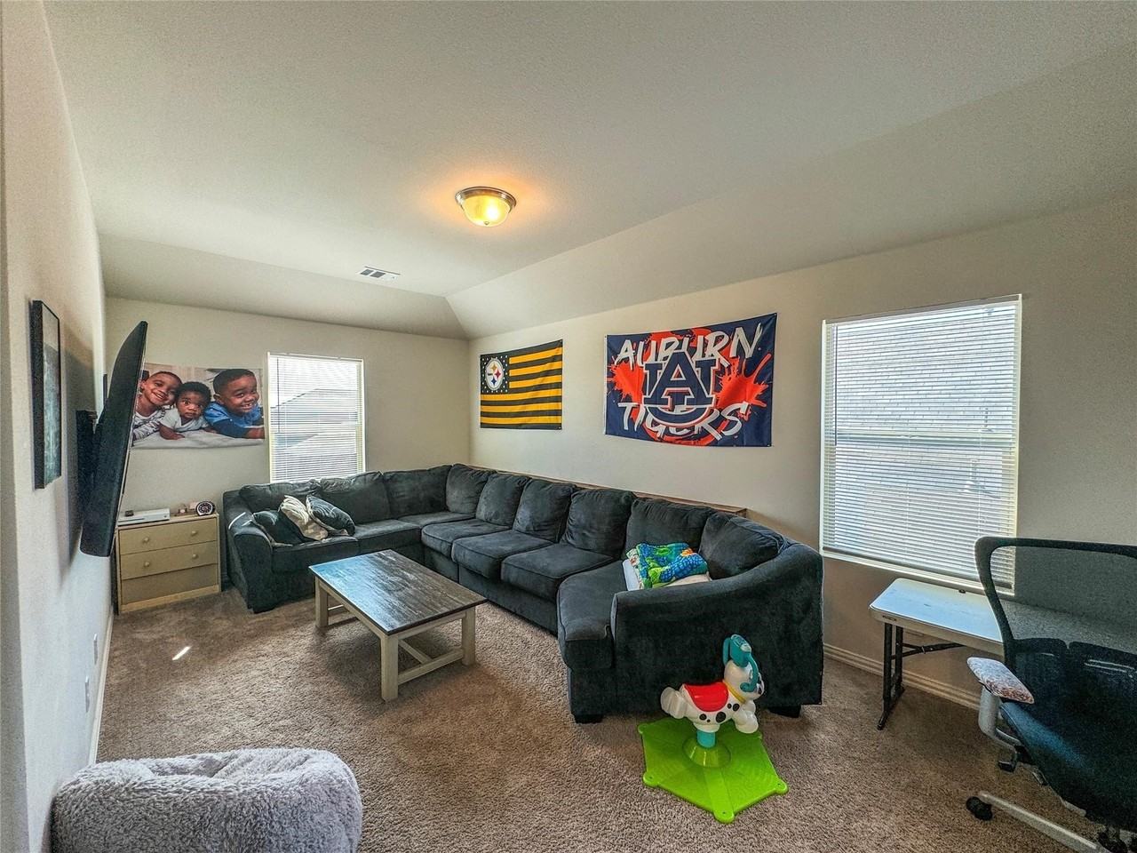 1335 Black Canyon Ave - Photo 5 of 17
