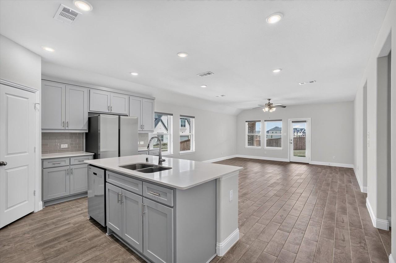 1205 Lavinola Ln - Photo 6 of 27