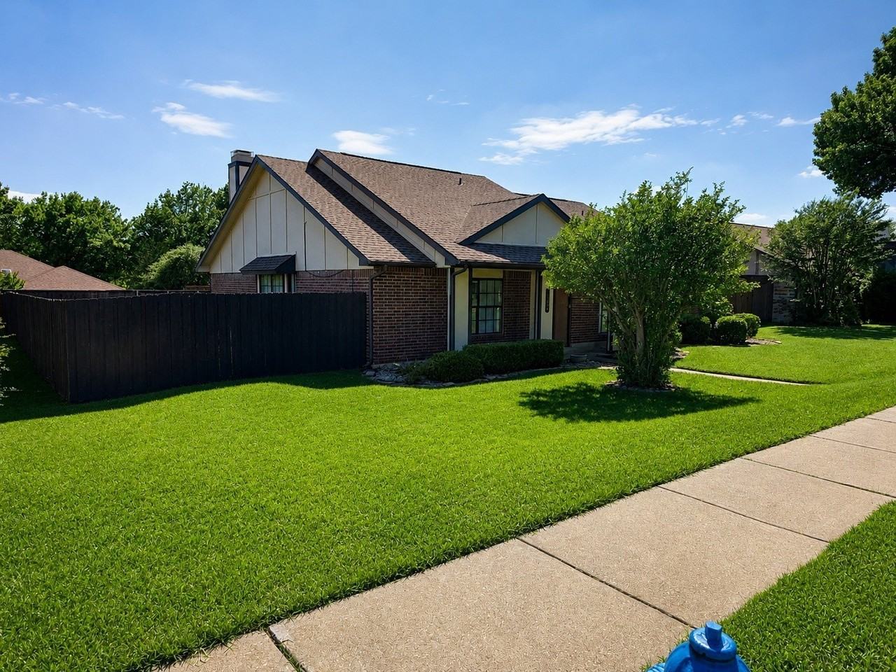 1308 Mullins Dr - Photo 2 of 19