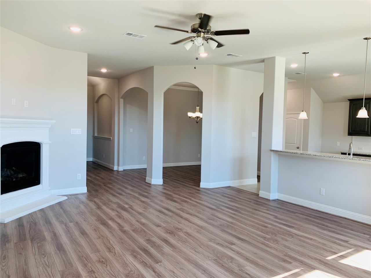 325 Delaford Dr - Photo 3 of 10