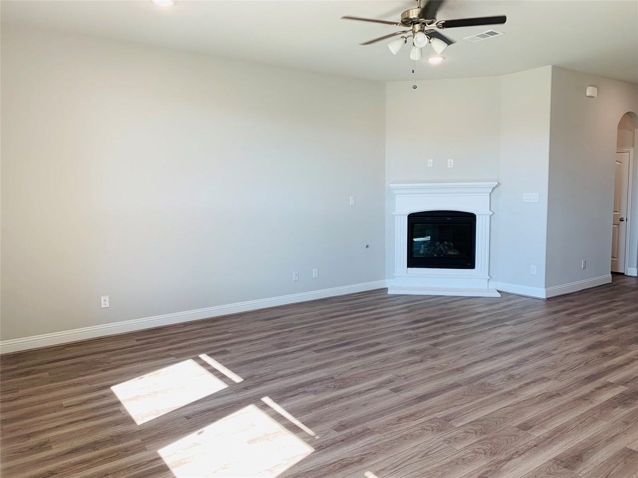 325 Delaford Dr - Photo 4 of 10