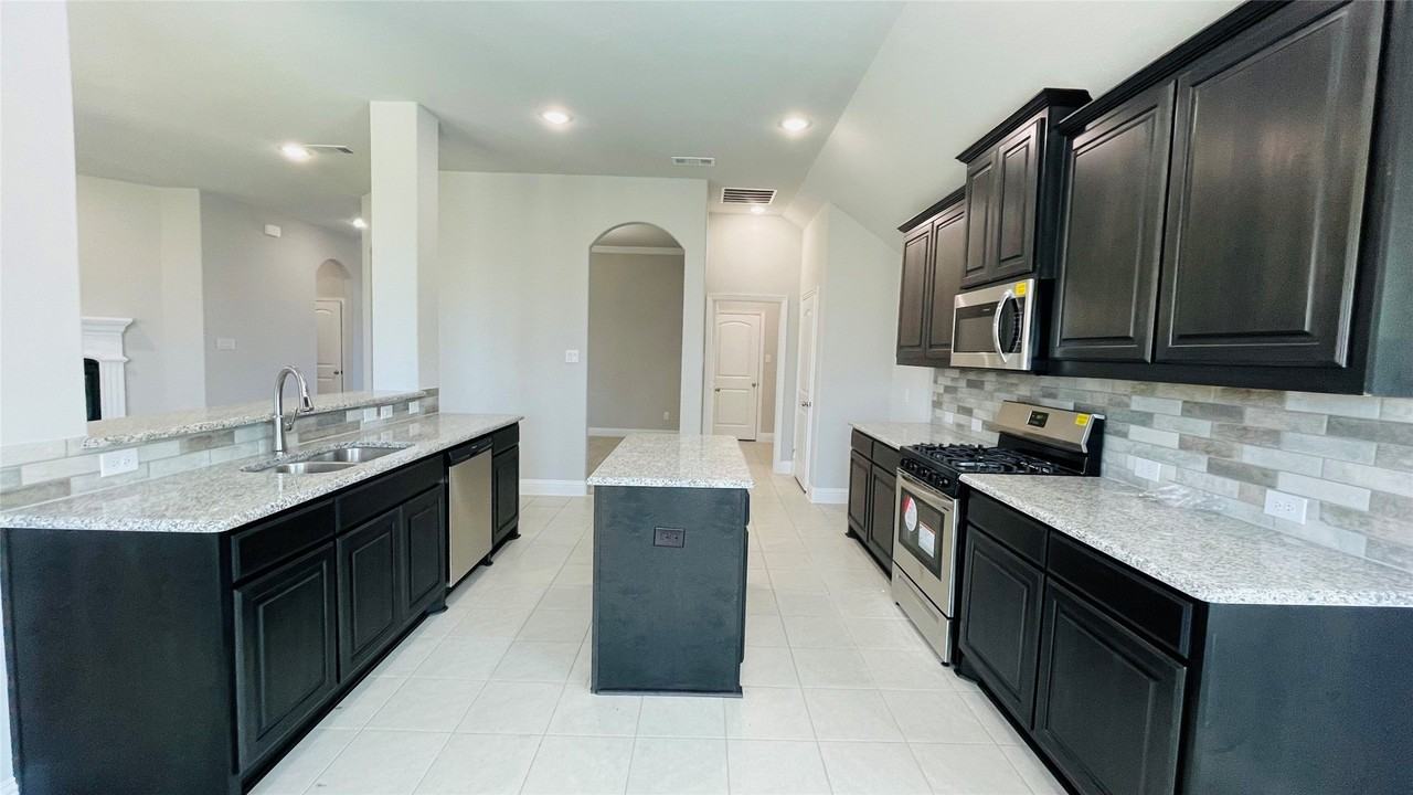 325 Delaford Dr - Photo 5 of 10