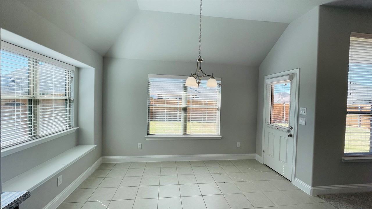 325 Delaford Dr - Photo 7 of 10