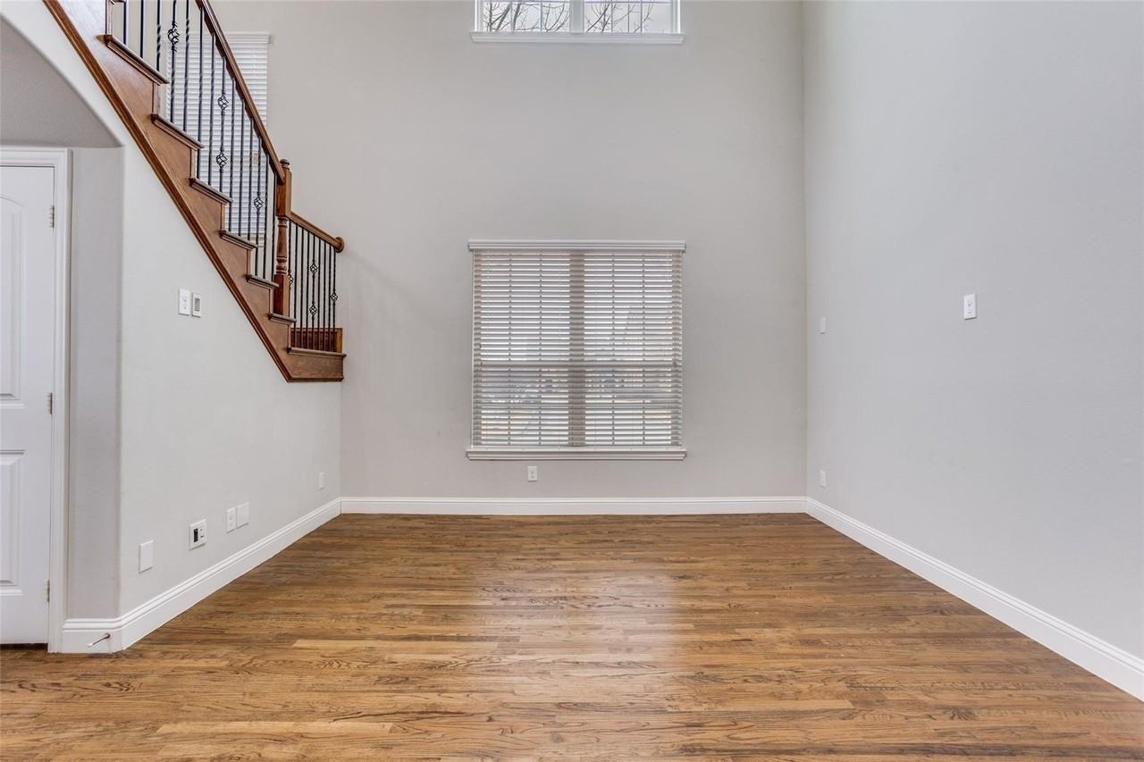 869 Rohan Dr - Photo 6 of 25
