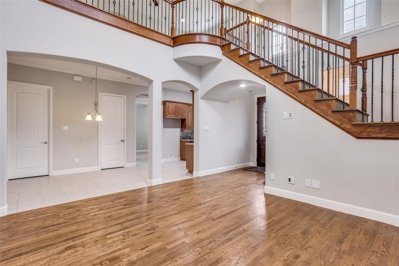 869 Rohan Dr - Photo 7 of 25