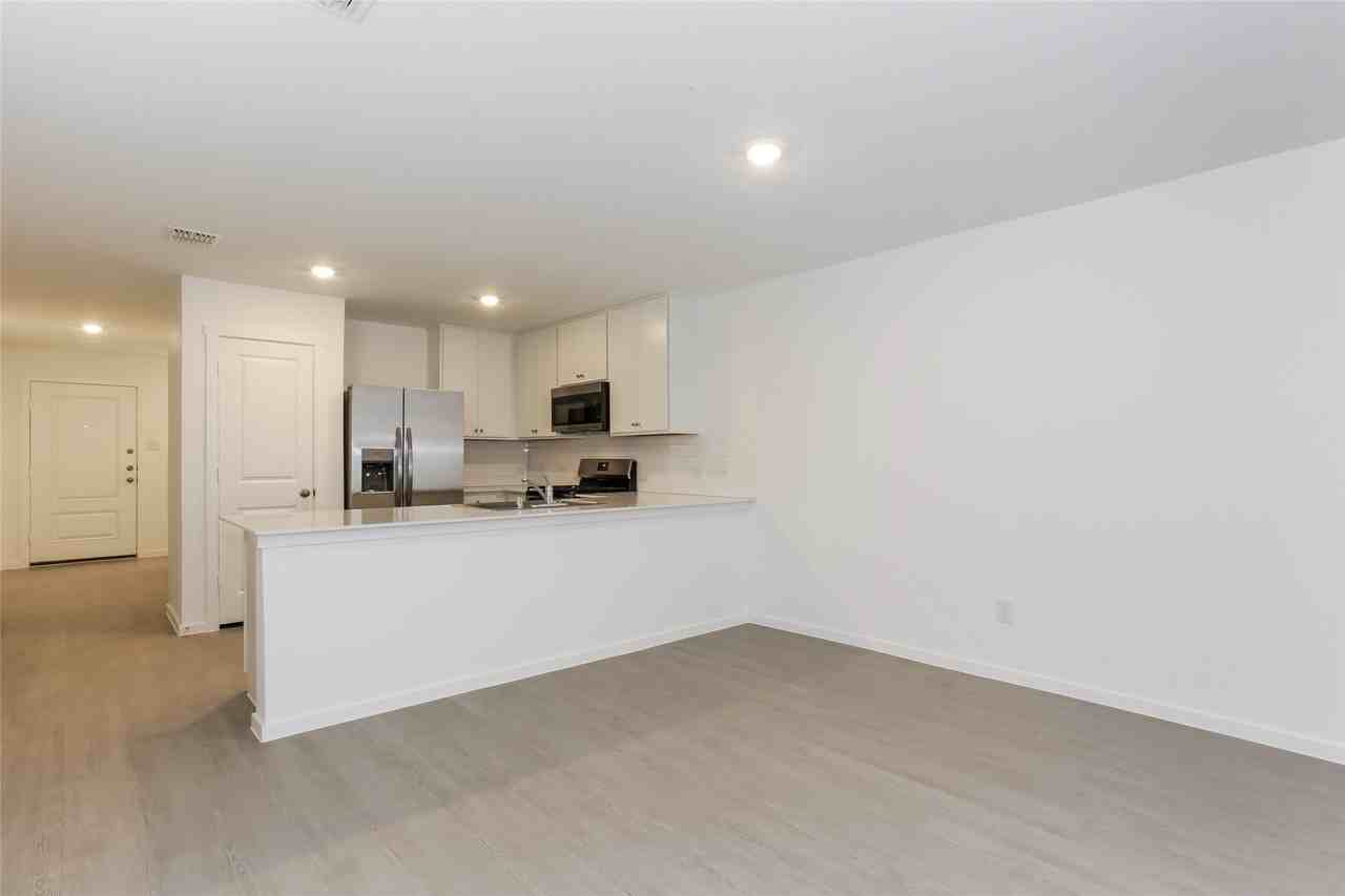 15225 Rangeland Rd - Photo 4 of 25