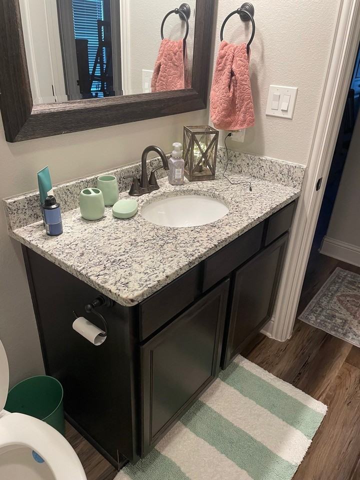 1304 Saratoga Dr - Photo 6 of 10
