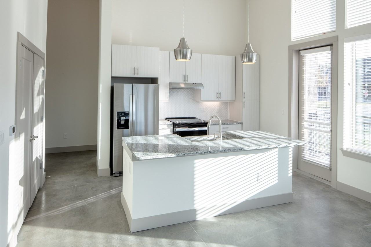 601 N Oak St #324 - Photo 2 of 12