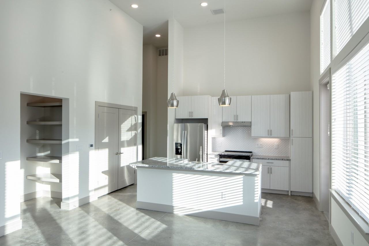 601 N Oak St #324 - Photo 3 of 12