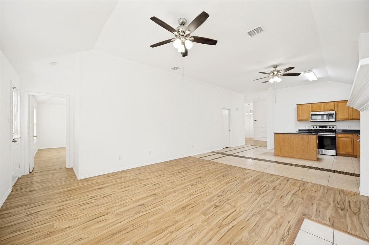 202 Trenton Dr - Photo 6 of 25