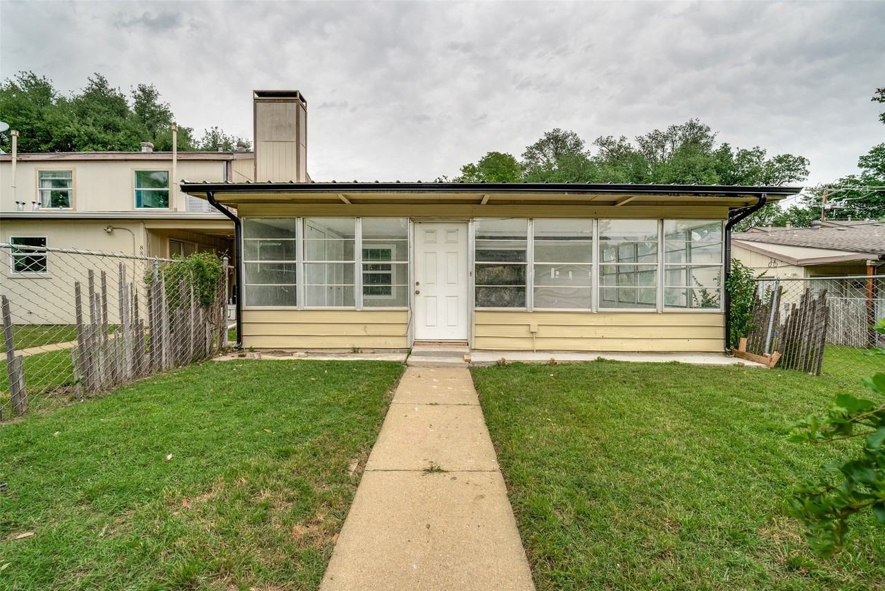 8805 N Normandale St - Photo 3 of 25