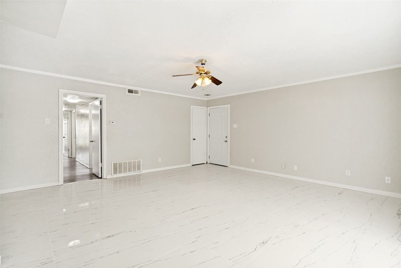 8805 N Normandale St - Photo 6 of 25
