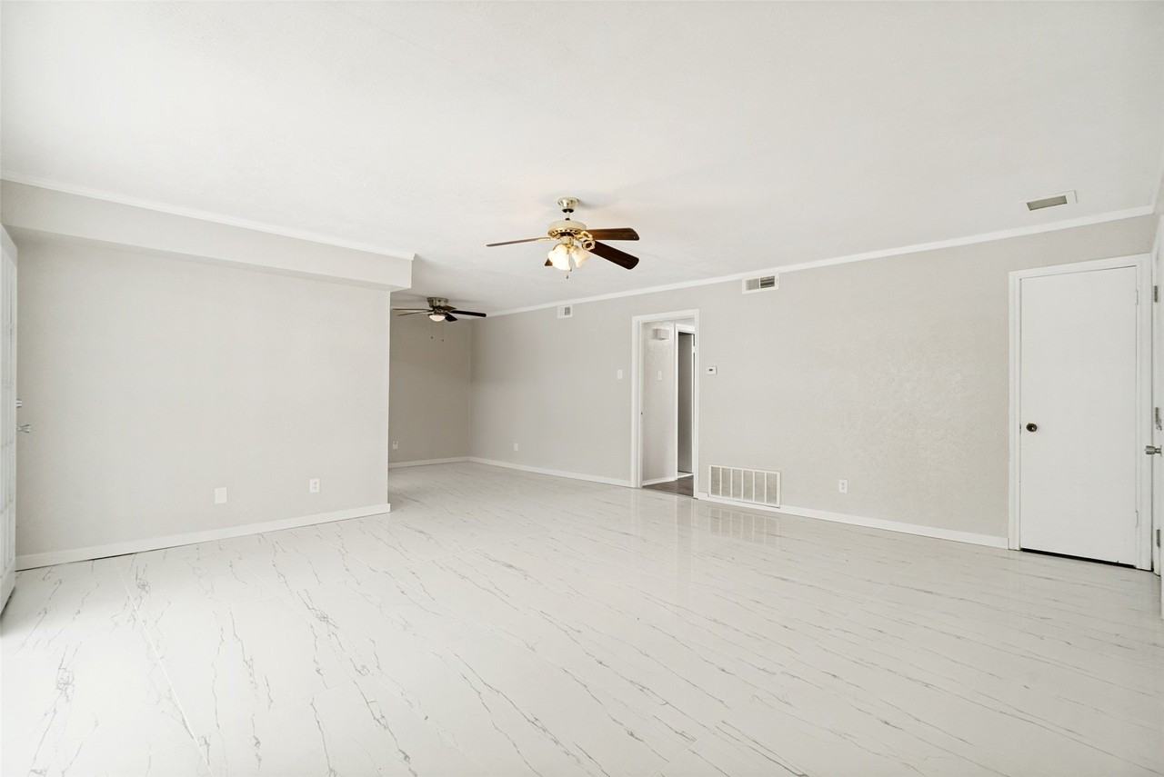 8805 N Normandale St - Photo 7 of 25