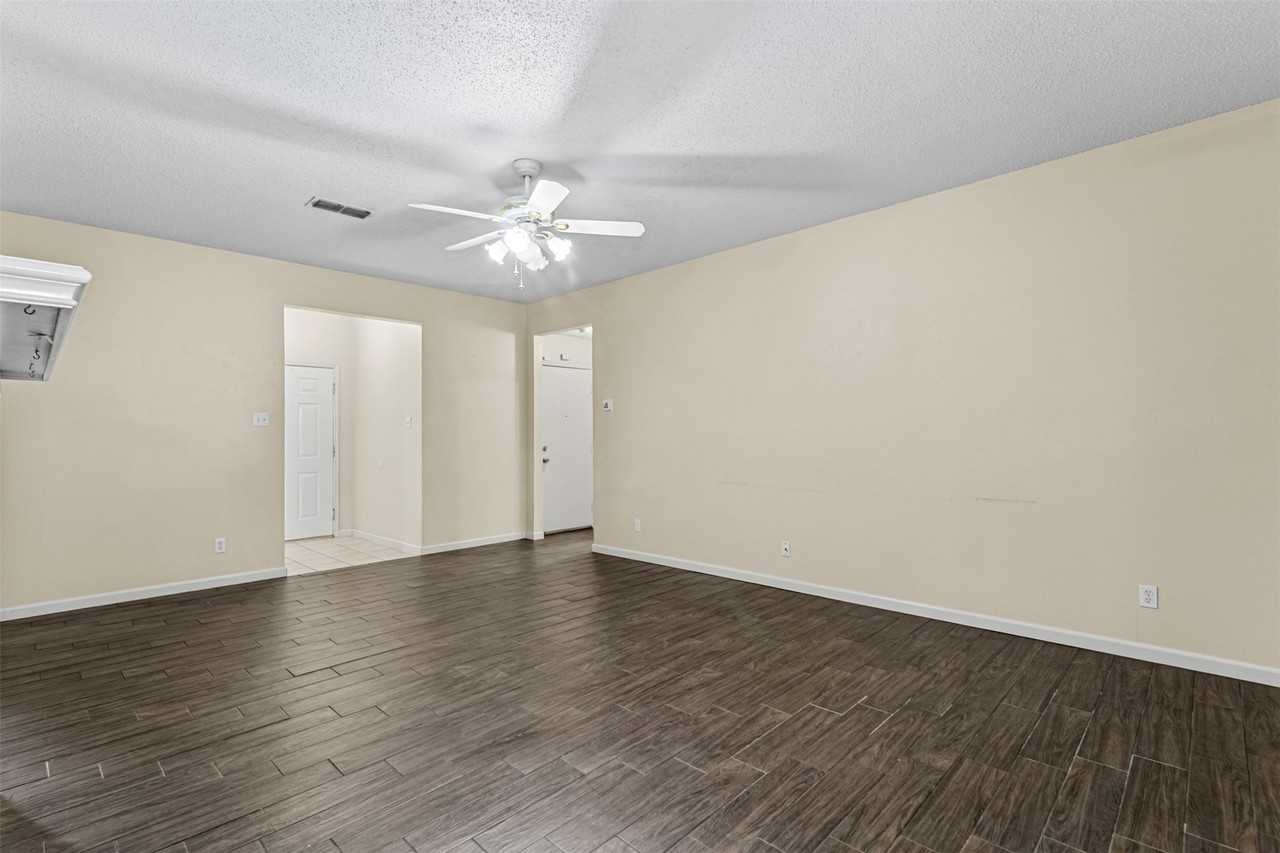 412 Dakota Dr - Photo 5 of 22